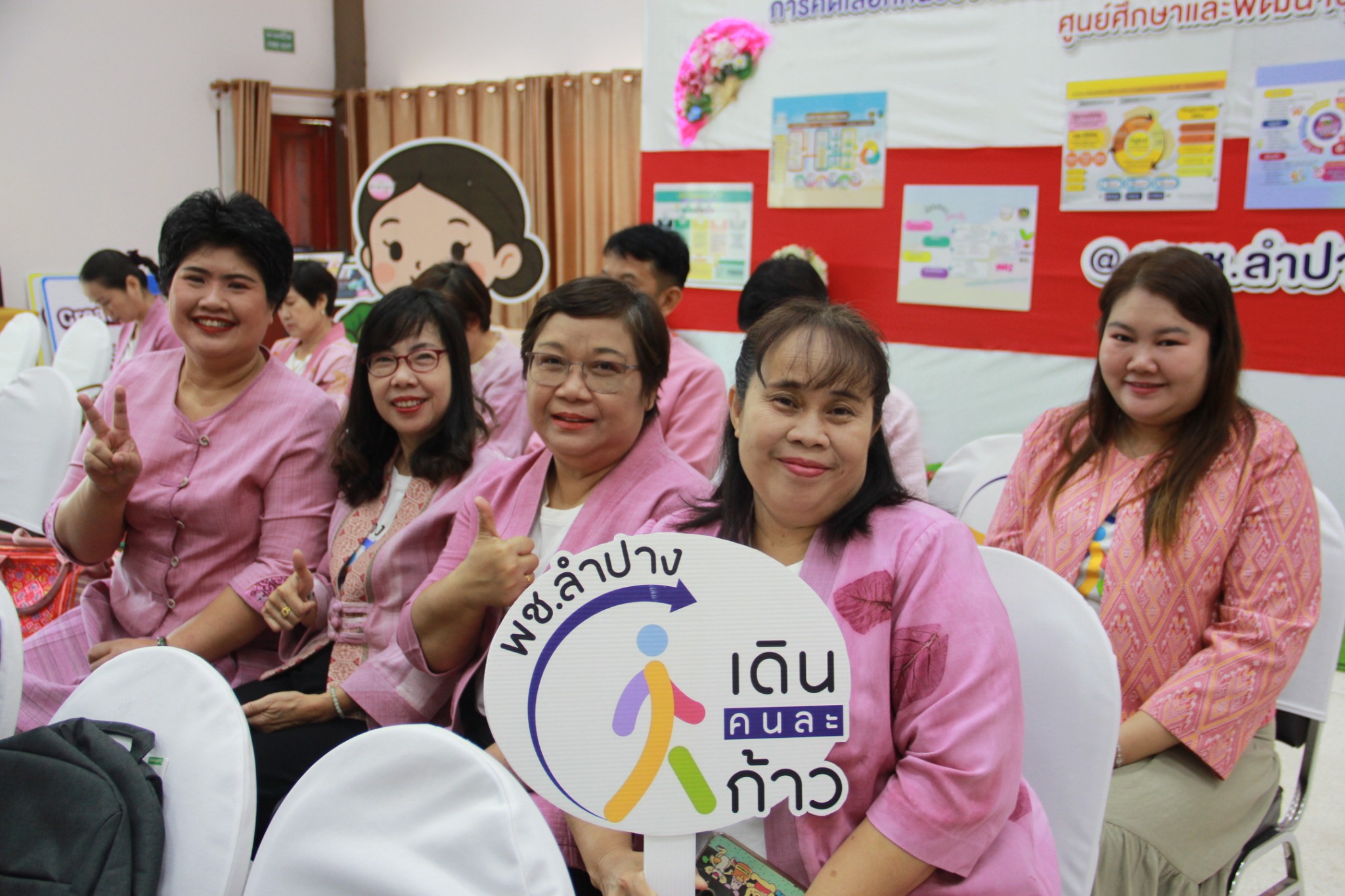 พช.ลำปาง ร่วมนำเสนอผลงานเพื่อเข้ารับการคัดเลือกหน่วยงานต้นแบบและนวัตกรรมดีเด่น (CDCA) ประจำปี 2568 ระดับเขตให้บริการของศูนย์ศึกษาและพัฒนาชุมชน ภายใต้ชื่อ ลำปางสปิริต “ทีม พลัง และการก้าวเดิน”