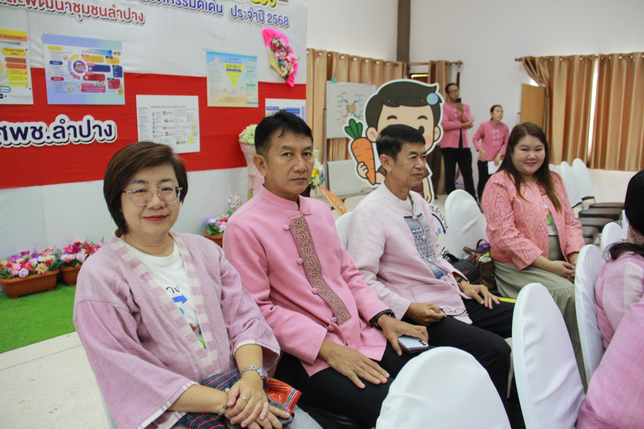 พช.ลำปาง ร่วมนำเสนอผลงานเพื่อเข้ารับการคัดเลือกหน่วยงานต้นแบบและนวัตกรรมดีเด่น (CDCA) ประจำปี 2568 ระดับเขตให้บริการของศูนย์ศึกษาและพัฒนาชุมชน ภายใต้ชื่อ ลำปางสปิริต “ทีม พลัง และการก้าวเดิน”