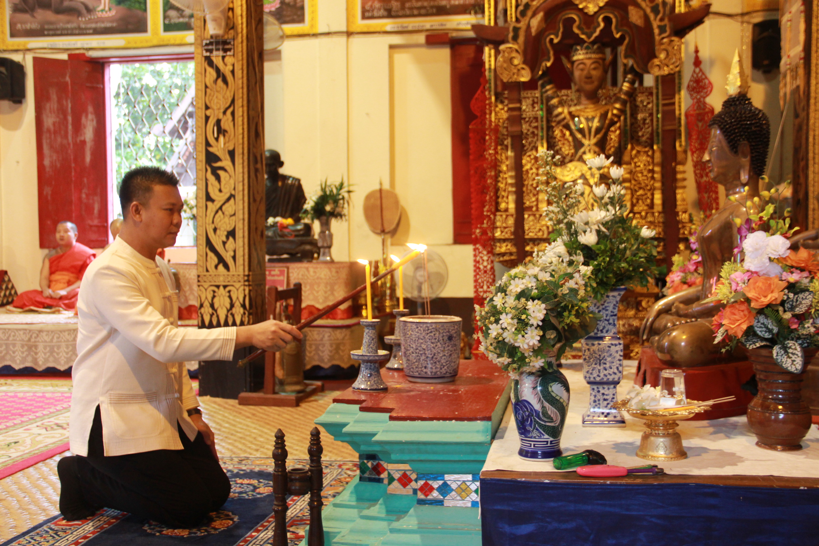 พช.ลำปาง ร่วมกิจกรรมเข้าวัดปฏิบัติธรรม วันธรรมสวนะ “ครอบครัวหิ้วตะกร้า ศรัทธาอิ่มบุญ อุดหนุนชุมชน”