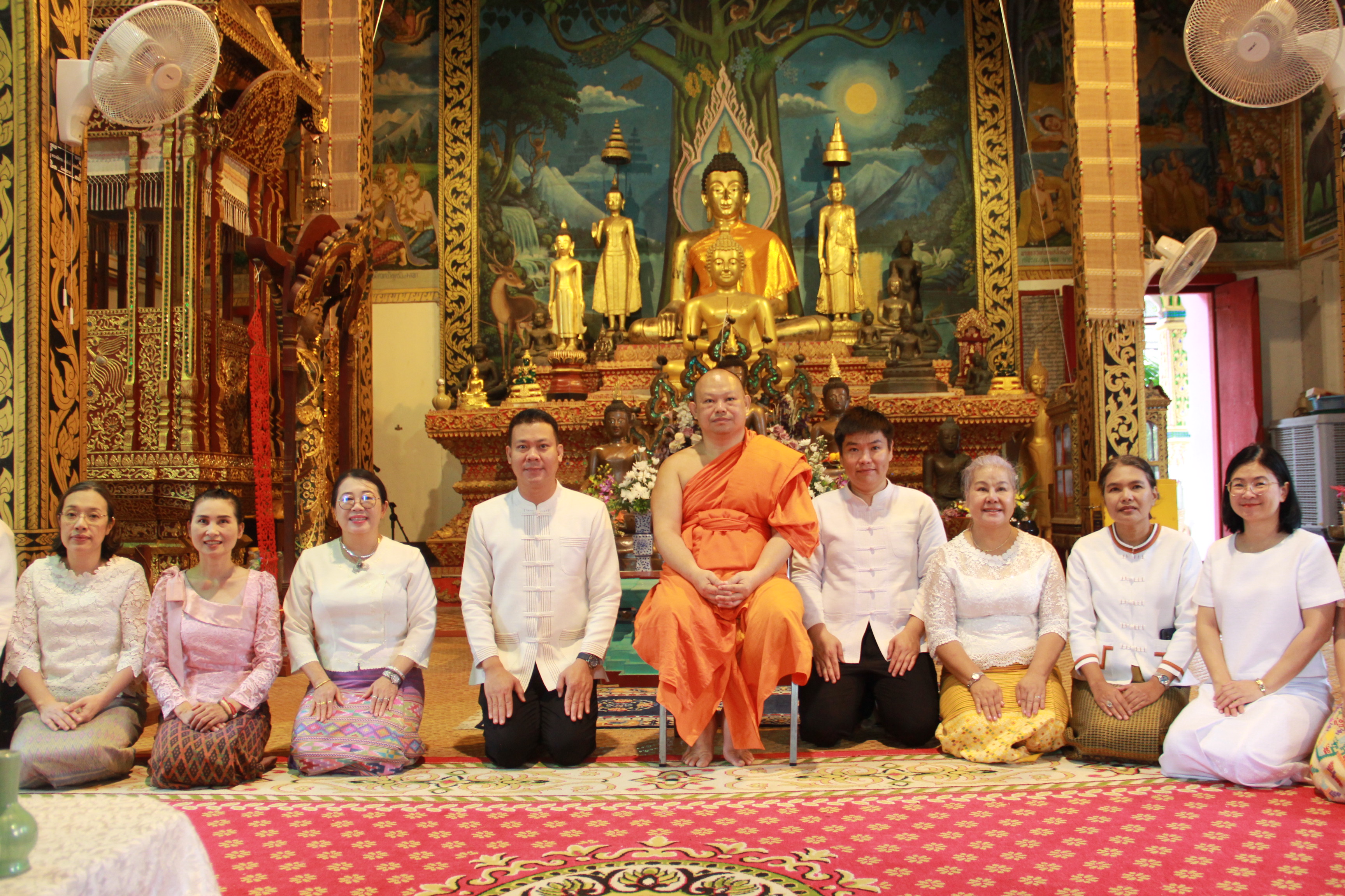พช.ลำปาง ร่วมกิจกรรมเข้าวัดปฏิบัติธรรม วันธรรมสวนะ “ครอบครัวหิ้วตะกร้า ศรัทธาอิ่มบุญ อุดหนุนชุมชน”