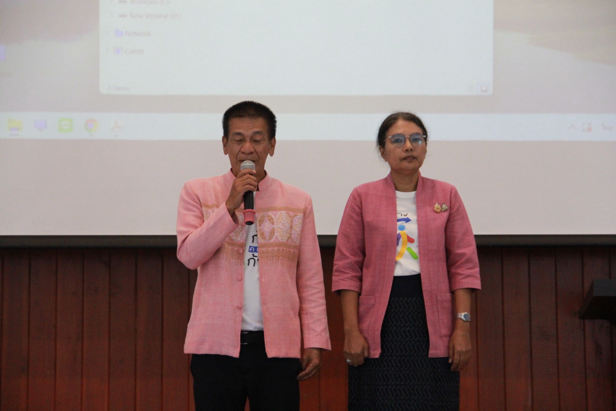 พช.ลำปาง ร่วมนำเสนอผลงานเพื่อเข้ารับการคัดเลือกหน่วยงานต้นแบบและนวัตกรรมดีเด่น (CDCA) ประจำปี 2568 ระดับเขตให้บริการของศูนย์ศึกษาและพัฒนาชุมชน ภายใต้ชื่อ ลำปางสปิริต “ทีม พลัง และการก้าวเดิน”