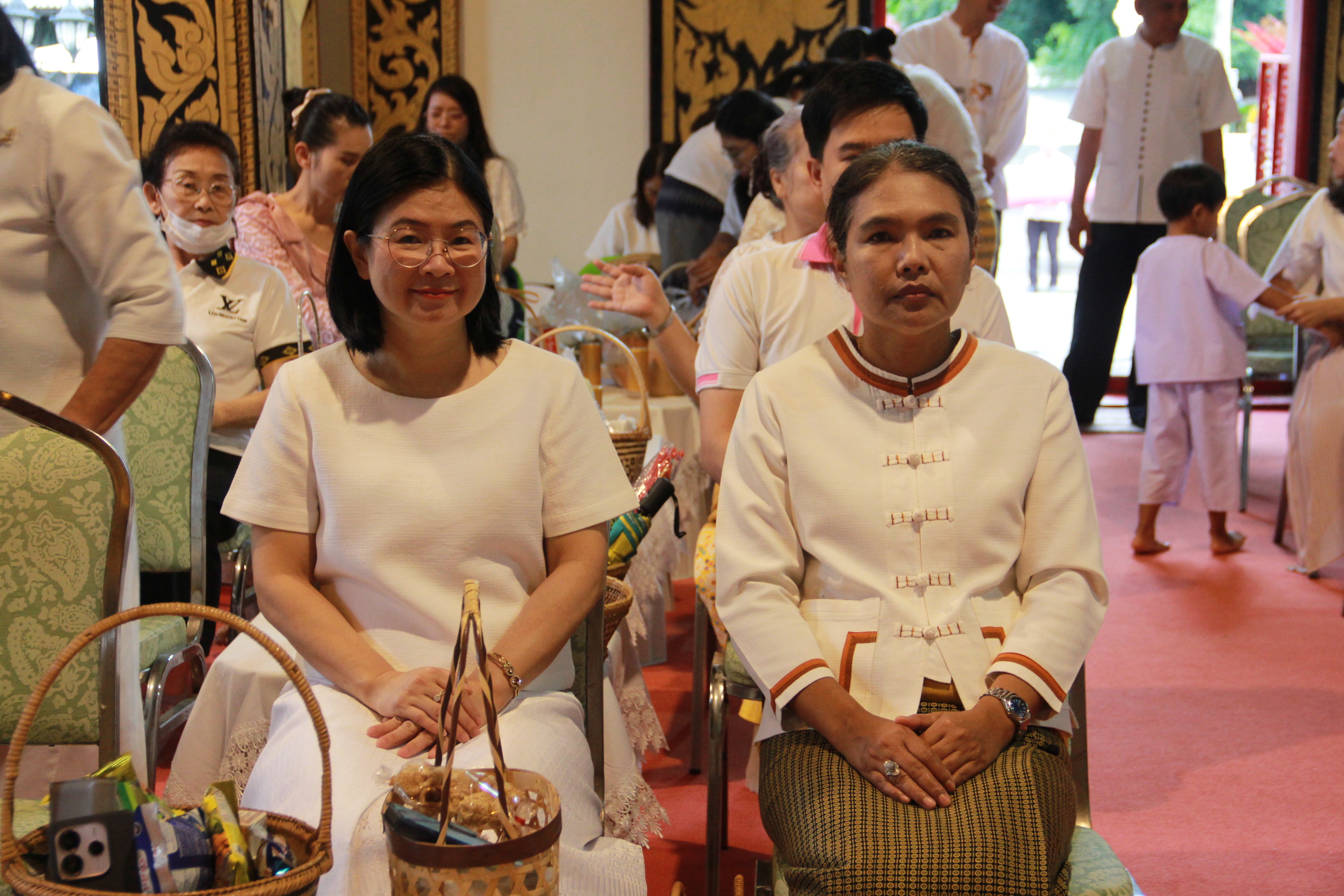 พช.ลำปาง ร่วมกิจกรรมเข้าวัดปฏิบัติธรรม วันธรรมสวนะ “ครอบครัวหิ้วตะกร้า ศรัทธาอิ่มบุญ อุดหนุนชุมชน”