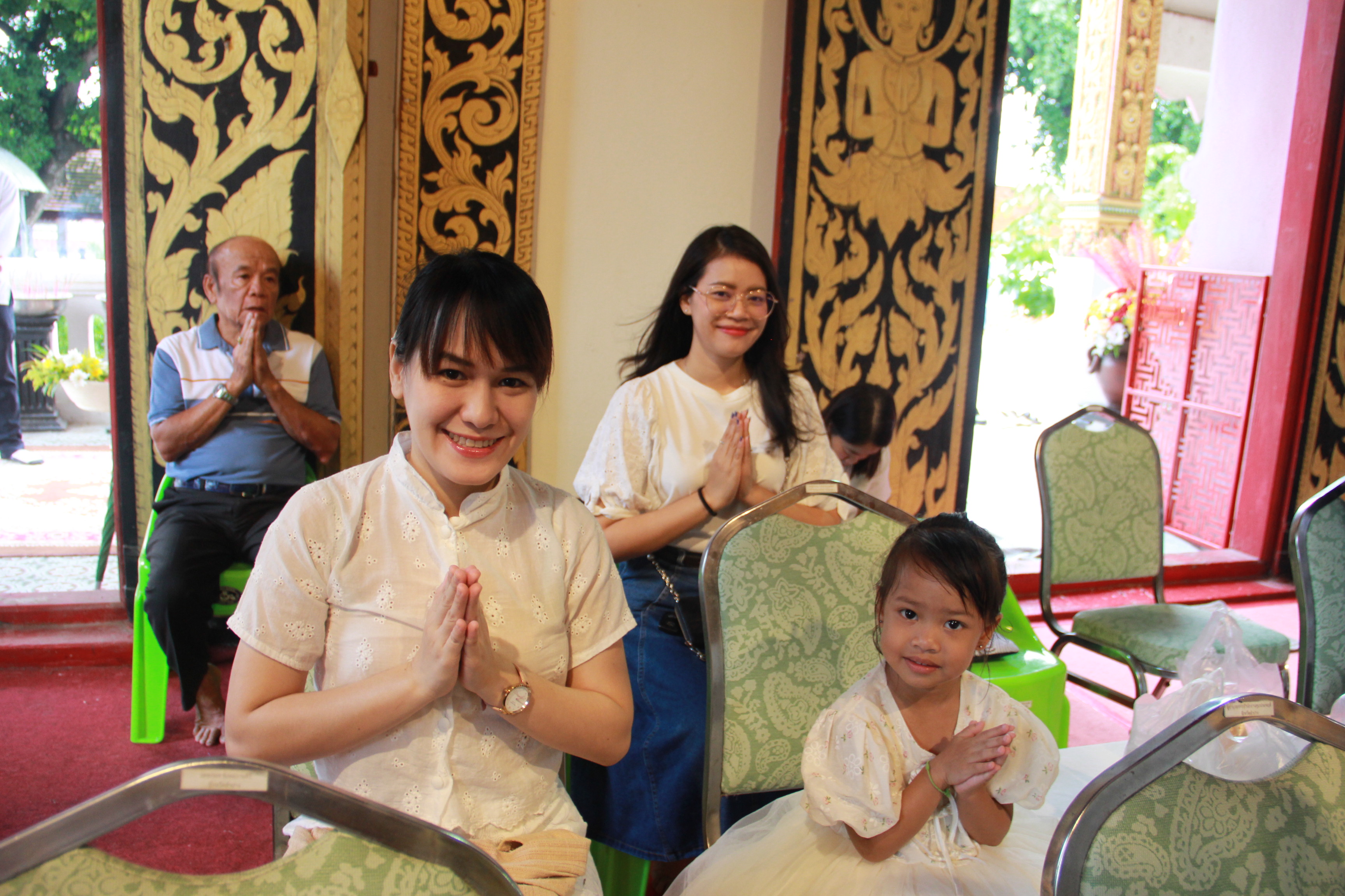 พช.ลำปาง ร่วมกิจกรรมเข้าวัดปฏิบัติธรรม วันธรรมสวนะ “ครอบครัวหิ้วตะกร้า ศรัทธาอิ่มบุญ อุดหนุนชุมชน”