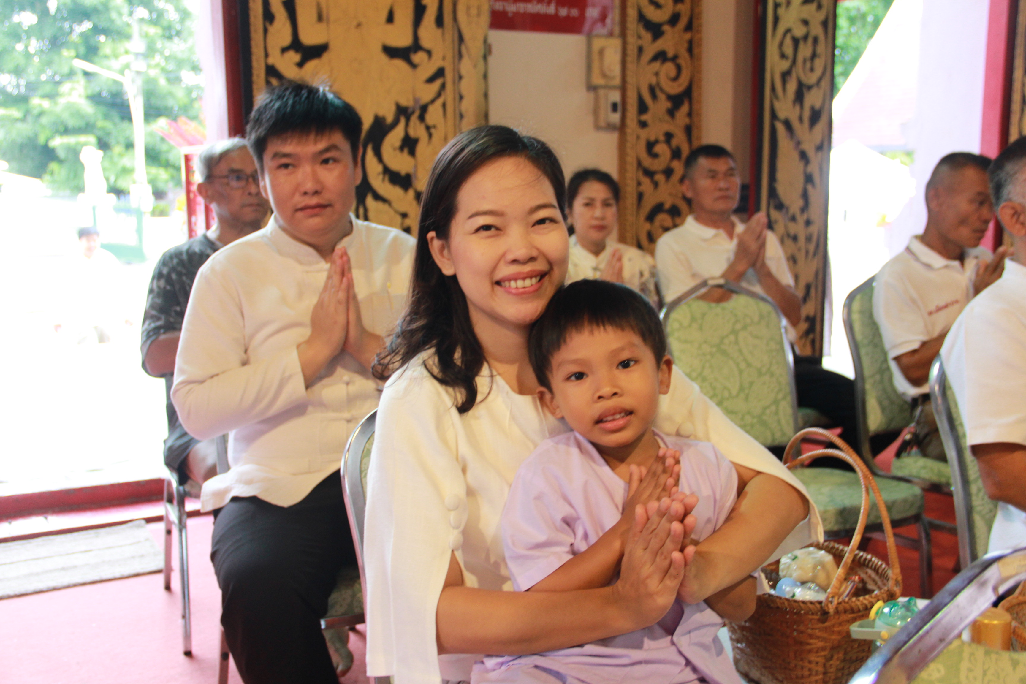พช.ลำปาง ร่วมกิจกรรมเข้าวัดปฏิบัติธรรม วันธรรมสวนะ “ครอบครัวหิ้วตะกร้า ศรัทธาอิ่มบุญ อุดหนุนชุมชน”