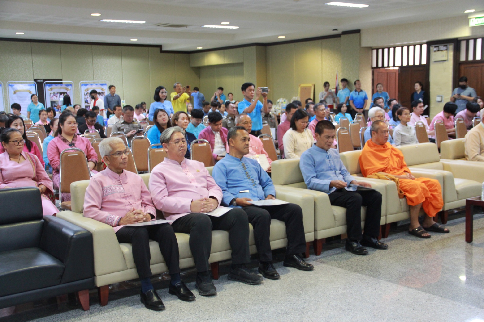 พช.ลำปาง รับเกียรติบัตรยกย่ององค์กรคุณธรรมต้นแบบ ในงานสมัชชาคุณธรรมและตลาดนัดคุณธรรม ประจำปี 2568 สานพลังทุกภาคส่วนเดินหน้าสู่ “จังหวัดคุณธรรมต้นแบบ”
