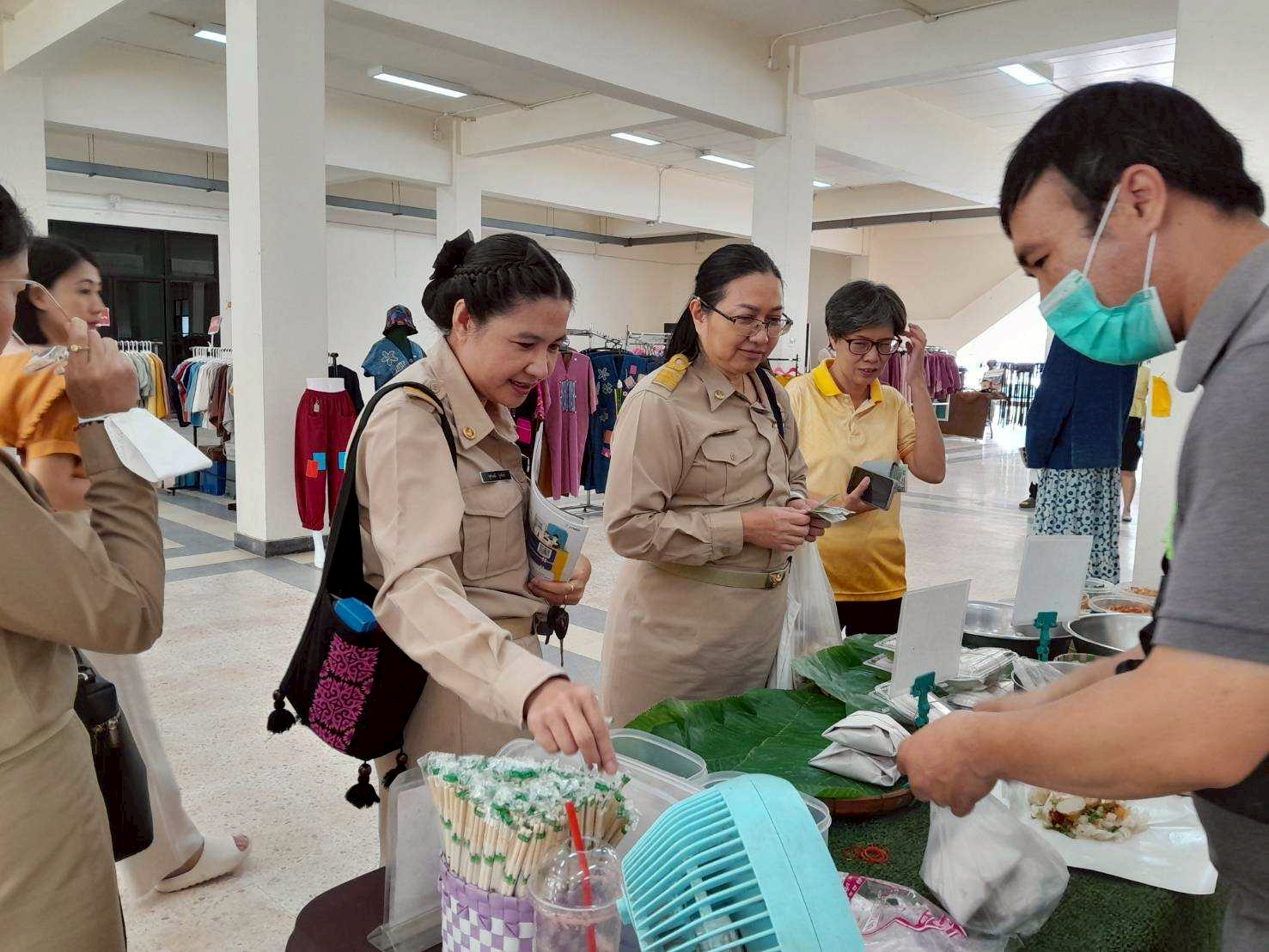 พช.ลำปาง จัดกิจกรรมกาดนัดชุมชนคนลำปาง @ ศาลากลางจังหวัดลำปาง ครั้งที่ 83