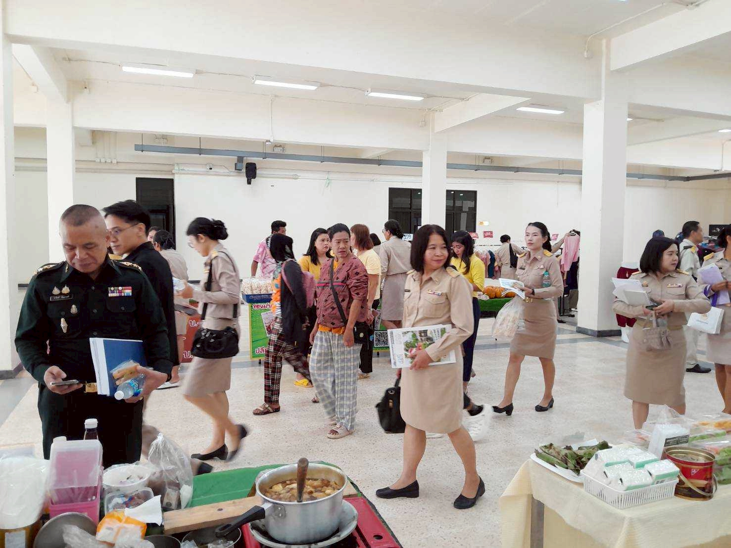 พช.ลำปาง จัดกิจกรรมกาดนัดชุมชนคนลำปาง @ ศาลากลางจังหวัดลำปาง ครั้งที่ 83