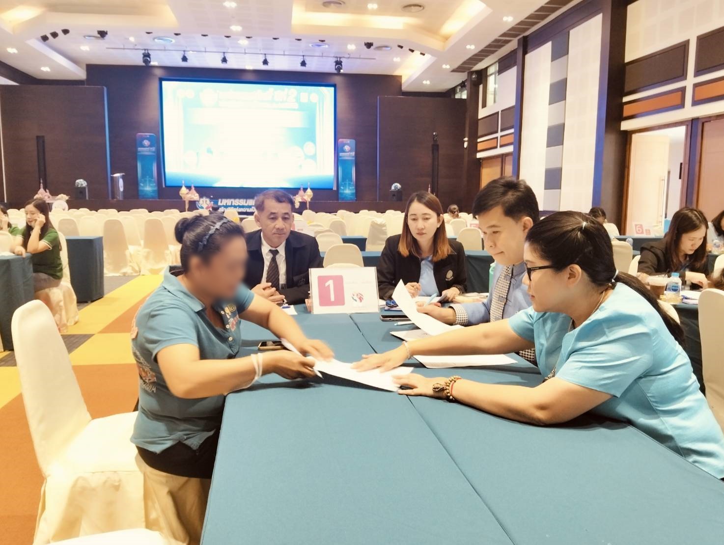 พช.ลำปาง นำลูกหนี้กองทุนพัฒนาบทบาทสตรี เข้าร่วมโครงการไกล่เกลี่ยก่อนฟ้องในงาน “มหกรรมแก้หนี้ปีที่ 2 สร้างวิถีแห่งความเป็นธรรม ประจำปี 2568” มูลค่าเงินไกล่เกลี่ยทั้งสิ้น 3,084,610 บาท