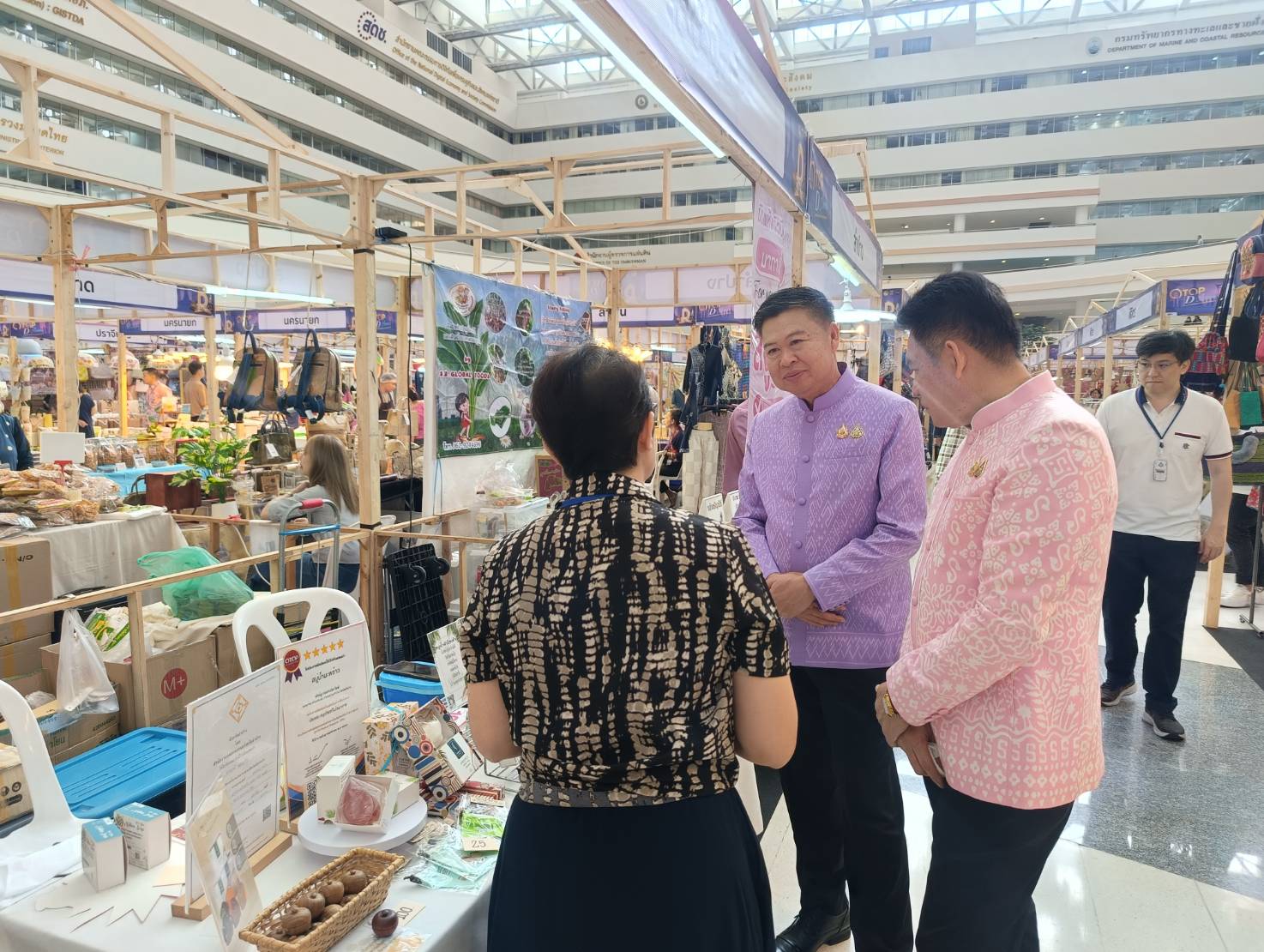 พช.ลำปาง : ร่วมงาน “OTOP D Avenue : ผลิตภัณฑ์ทรงคุณค่าจากภูมิปัญญาไทย”