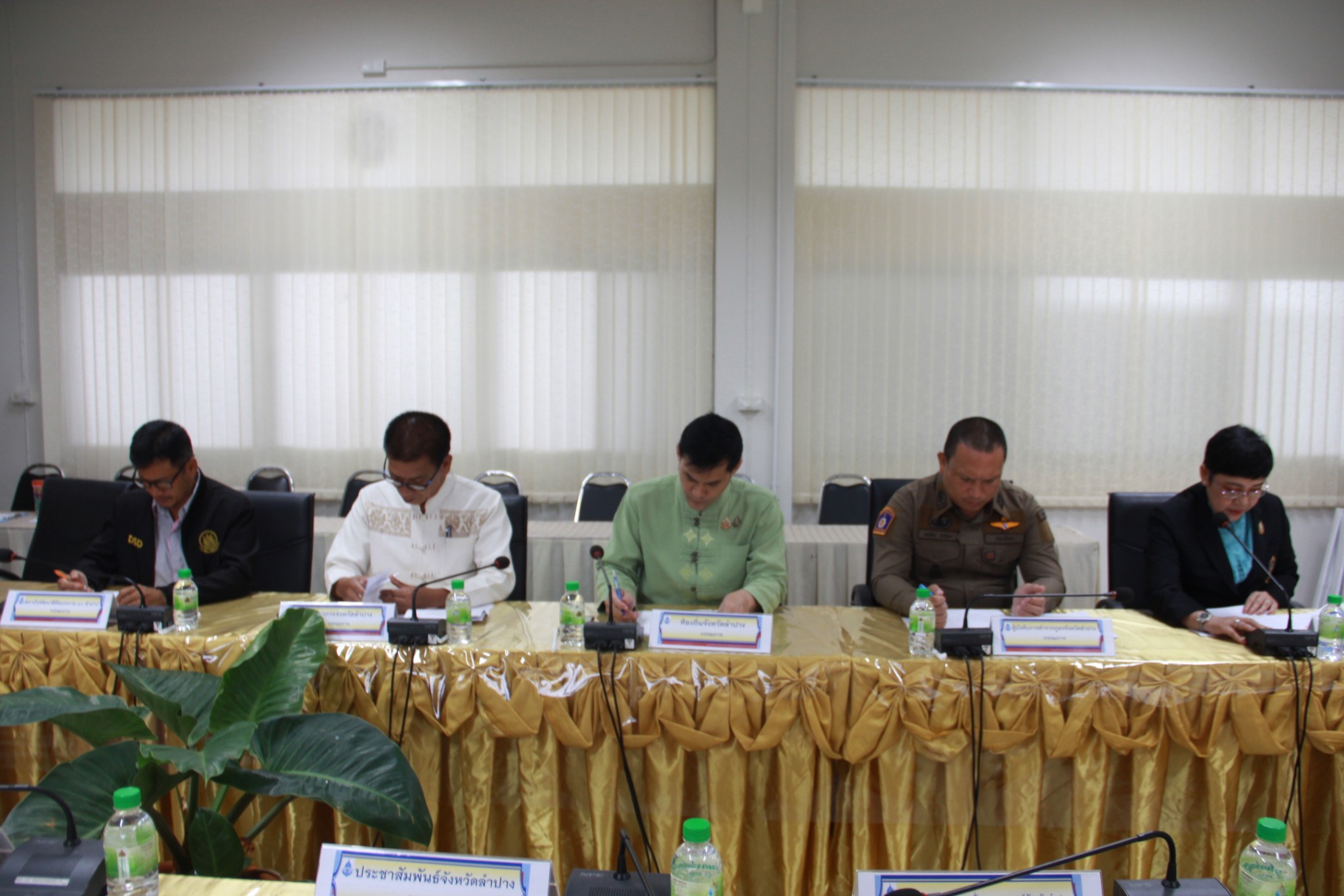 พช.ลำปาง เข้าร่วมการประชุมคณะกรรมการคัดเลือกครู หรือ เจ้าหน้าที่ในจังหวัด ที่สมควรได้รับรางวัล “หม่อมงามจิตต์ บุรฉัตร บุคคลสำคัญของโลก” รางวัลสร้างเสริมคนดีมีคุณธรรม ประจำปี 2568