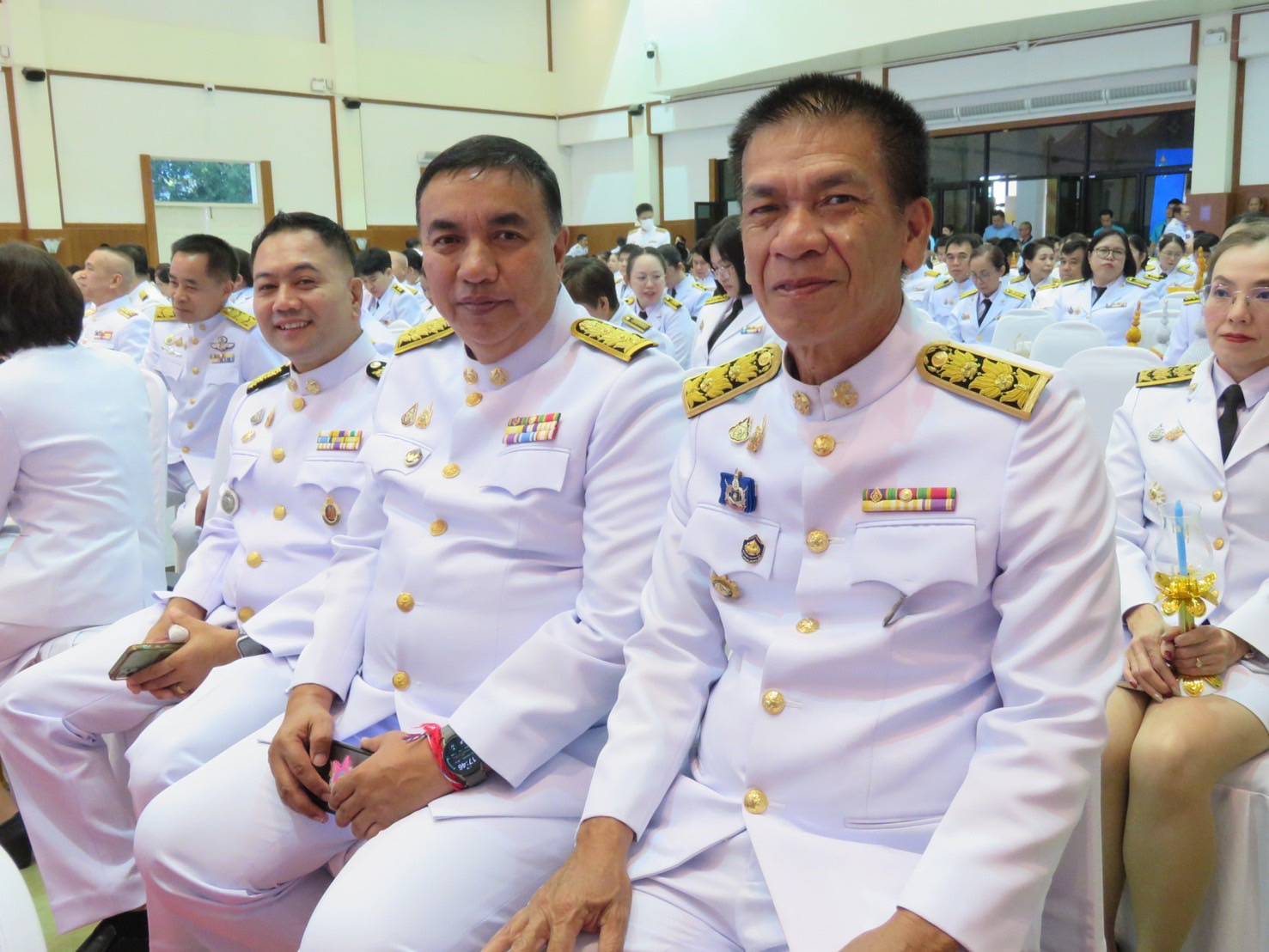 พช.ลำปาง ร่วมพิธีถวายเครื่องราชสักการะ วางพานพุ่ม และจุดเทียนถวายพระพรชัยมงคล เนื่องในโอกาสวันเฉลิมพระชนมพรรษา สมเด็จพระนางเจ้าสิริกิติ์ พระบรมราชินีนาถ พระบรมราชชนนีพันปีหลวง