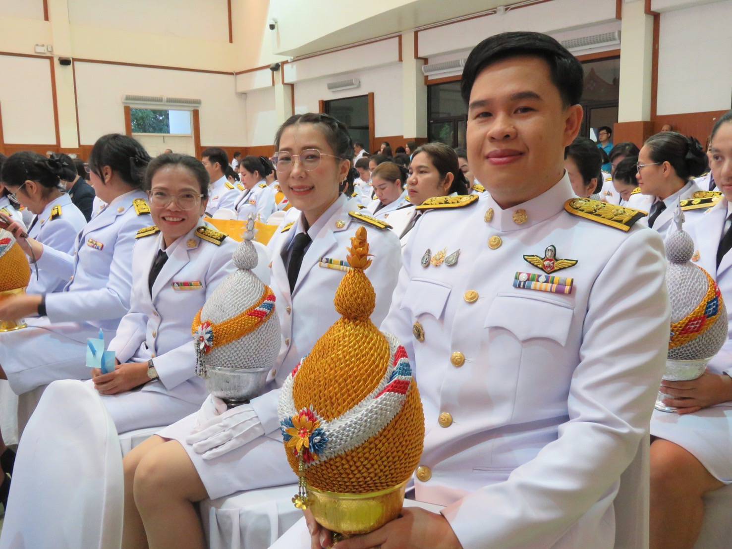 พช.ลำปาง ร่วมพิธีถวายเครื่องราชสักการะ วางพานพุ่ม และจุดเทียนถวายพระพรชัยมงคล เนื่องในโอกาสวันเฉลิมพระชนมพรรษา สมเด็จพระนางเจ้าสิริกิติ์ พระบรมราชินีนาถ พระบรมราชชนนีพันปีหลวง