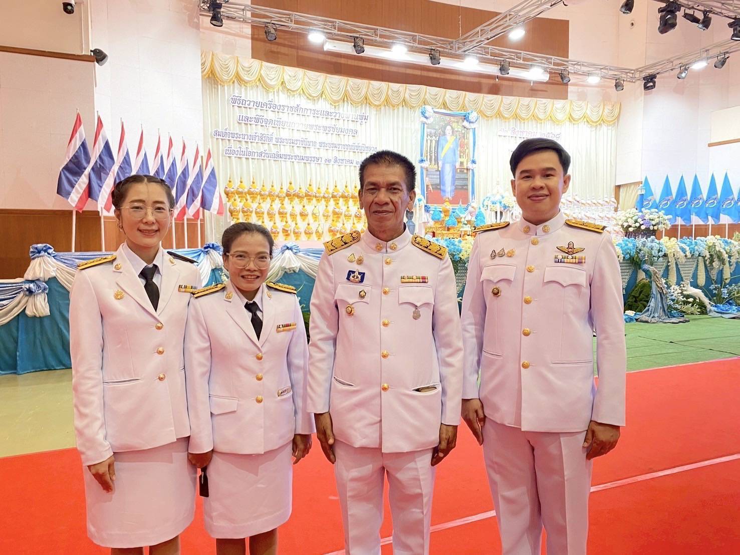พช.ลำปาง ร่วมพิธีถวายเครื่องราชสักการะ วางพานพุ่ม และจุดเทียนถวายพระพรชัยมงคล เนื่องในโอกาสวันเฉลิมพระชนมพรรษา สมเด็จพระนางเจ้าสิริกิติ์ พระบรมราชินีนาถ พระบรมราชชนนีพันปีหลวง