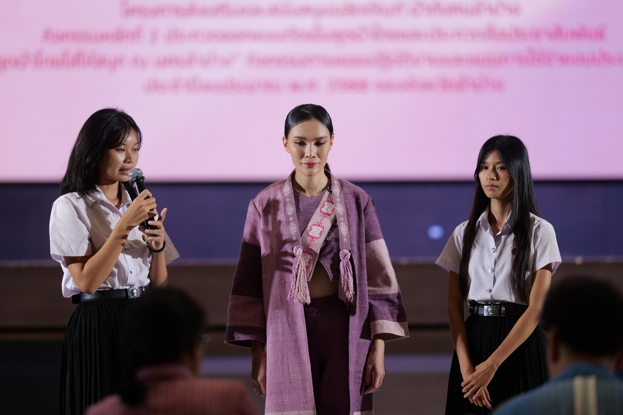 พช.ลำปาง จัดประกวดออกแบบตัดเย็บชุดผ้าไทย และการประกวดสื่อประชาสัมพันธ์ “ชุดผ้าไทยใส่ให้สนุก ณ นครลําปาง” ตามโครงการส่งเสริมและสนับสนุนผลิตภัณฑ์ ผ้ากับฅนลําปาง