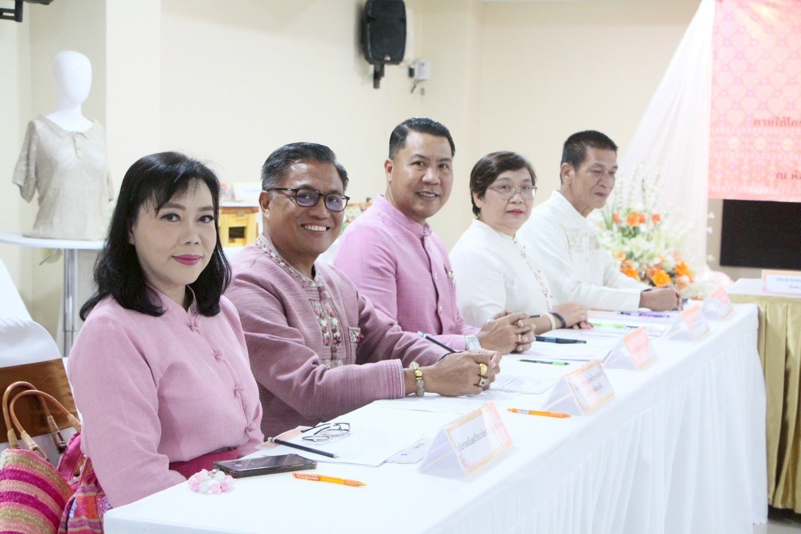 จังหวัดลำปาง จัดการประกวดผ้าลายพระราชทาน “ผ้าลายสิริราชพัสตราภรณ์” และงานหัตถกรรมระดับจังหวัด ประจำปี 2568